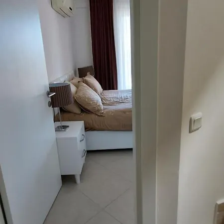 Daire Wndyham Kusadasi 1+1 Terasli 2 Banyo Dublex